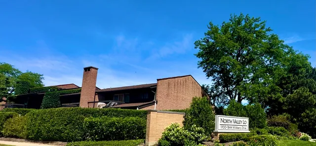 $3,850 | 1836 Wildberry Drive, Unit D, Glenview, IL 60025