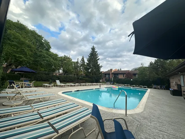 $3,850 | 1836 Wildberry Drive, Unit D, Glenview, IL 60025