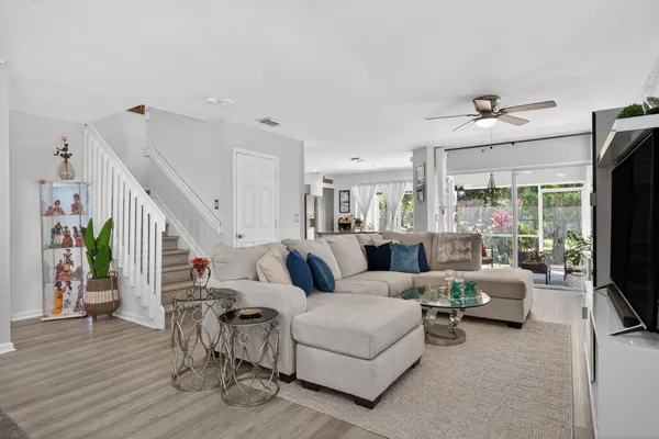 $398,787 | 6311 Sandy Bank Terrace, Riviera Beach, FL 33407