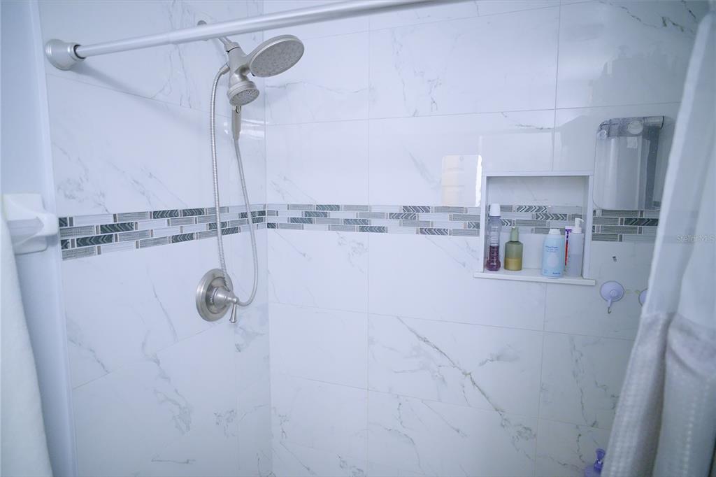 408 Raymond Street Minneola, FL 34715 - Photo 14 of 21 a bathroom with a shower
