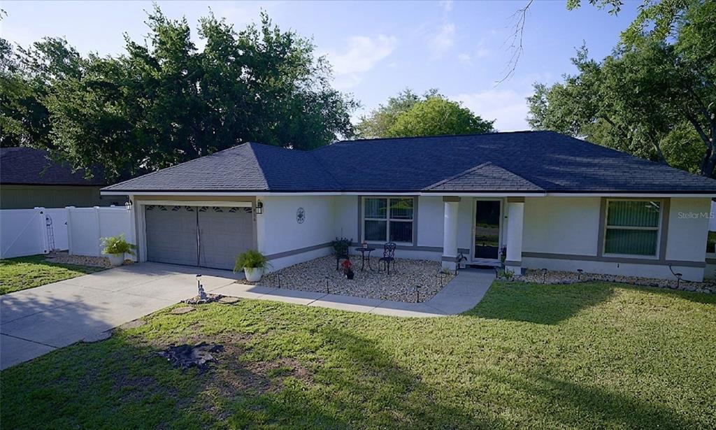 408 Raymond Street Minneola, FL 34715 - Photo 2 of 21 a backyard of a house with seating space