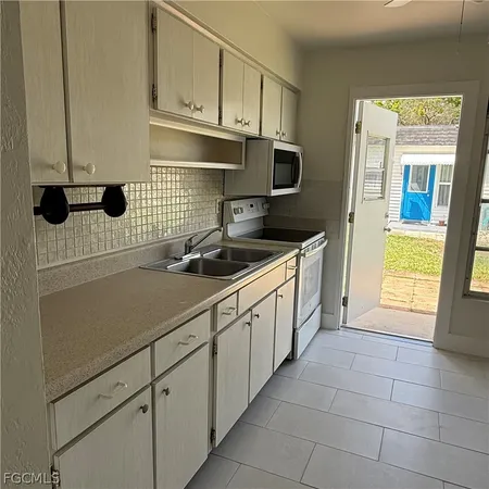 $1,300 | 26 Hamlin Court, Lehigh Acres, FL 33936