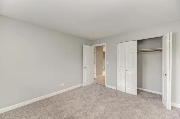 $2,000 | 2440 Waterbury Drive, Unit 305, Woodridge, IL 60517