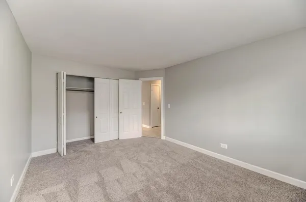 $2,000 | 2440 Waterbury Drive, Unit 305, Woodridge, IL 60517