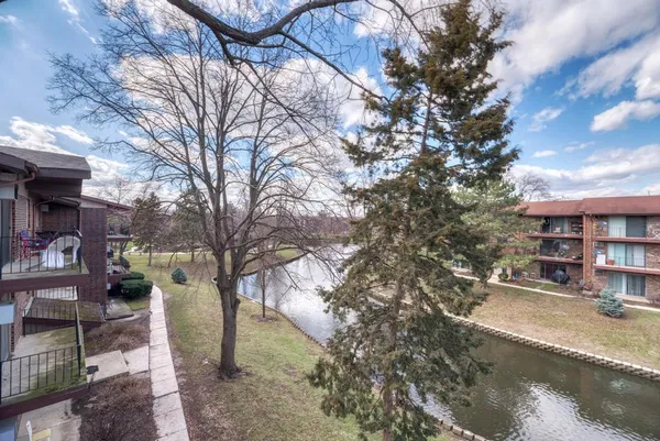 $2,000 | 2440 Waterbury Drive, Unit 305, Woodridge, IL 60517