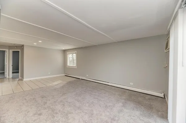 $2,000 | 2440 Waterbury Drive, Unit 305, Woodridge, IL 60517