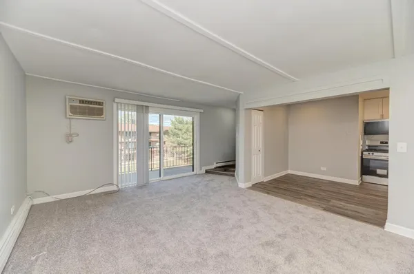 $2,000 | 2440 Waterbury Drive, Unit 305, Woodridge, IL 60517