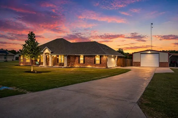 $565,000 | 940 Lester Burt Road, Farmersville, TX 75442