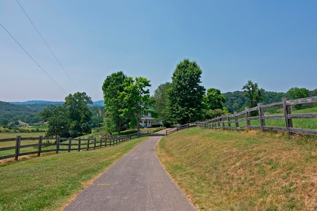 35 Co Route Forest Hill, WV 24935 - Photo 3 of 151 Gallery Image 3