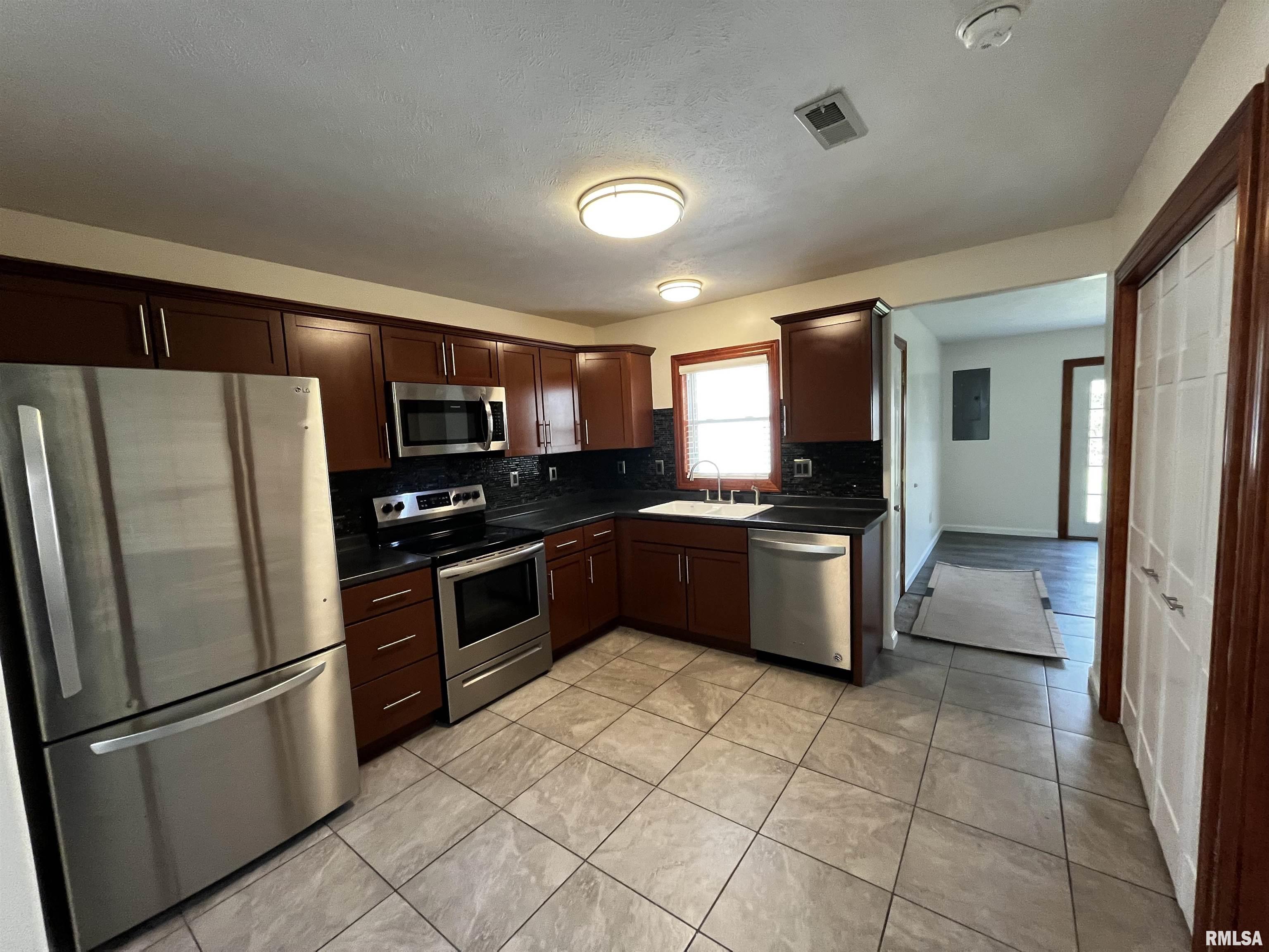 3020 South 2nd Street Springfield, IL 62703 - Photo 4 of 20