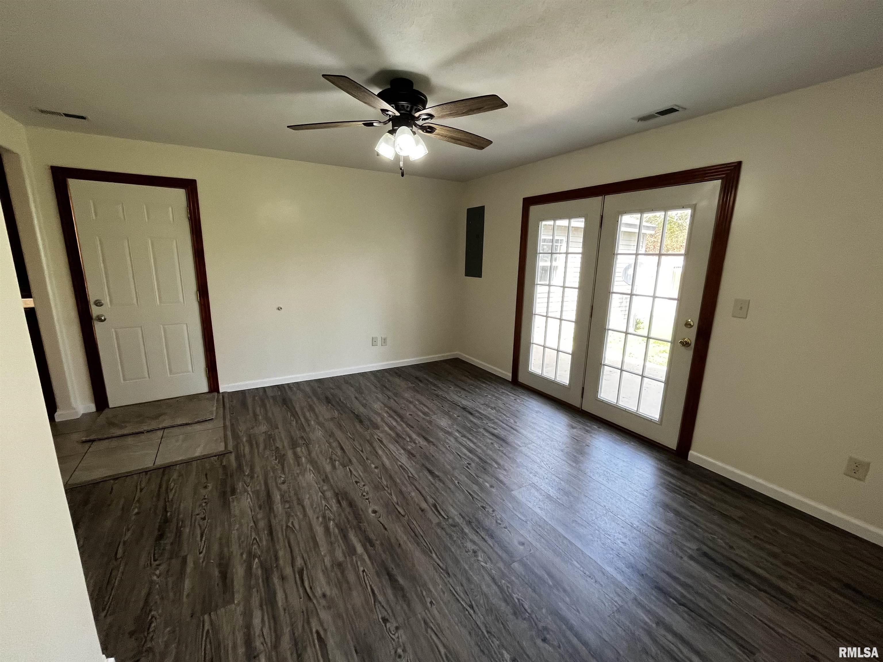 3020 South 2nd Street Springfield, IL 62703 - Photo 6 of 20