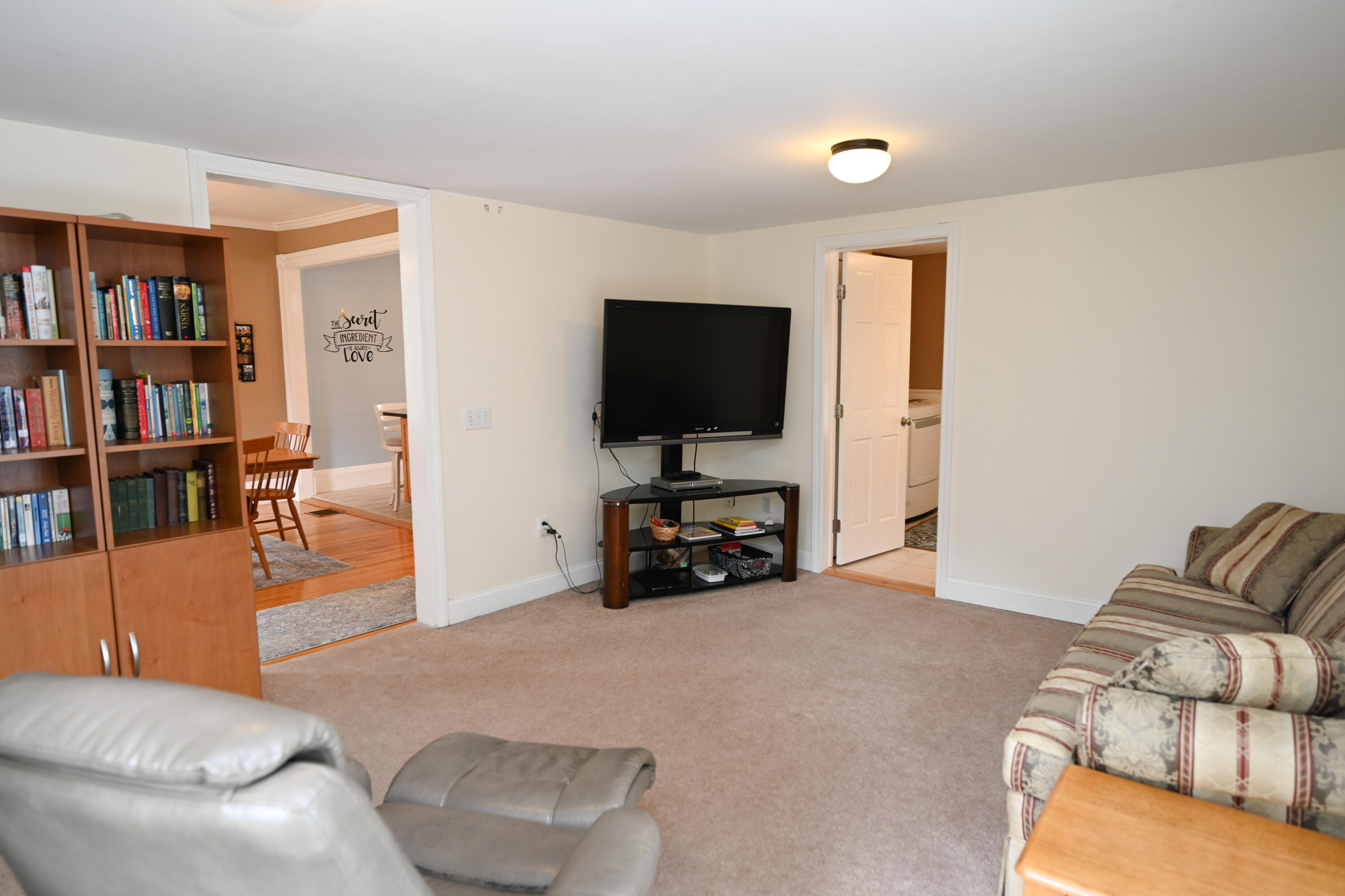 32 Royal Road Bangor, ME 04401 - Photo 10 of 26 Family Room