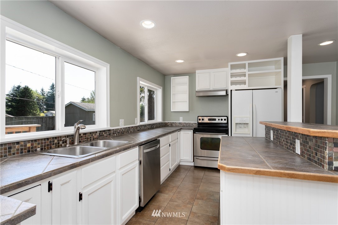 10745 Southeast 165th Street Renton, WA 98055 - Photo 10 of 29 Gallery Image 10