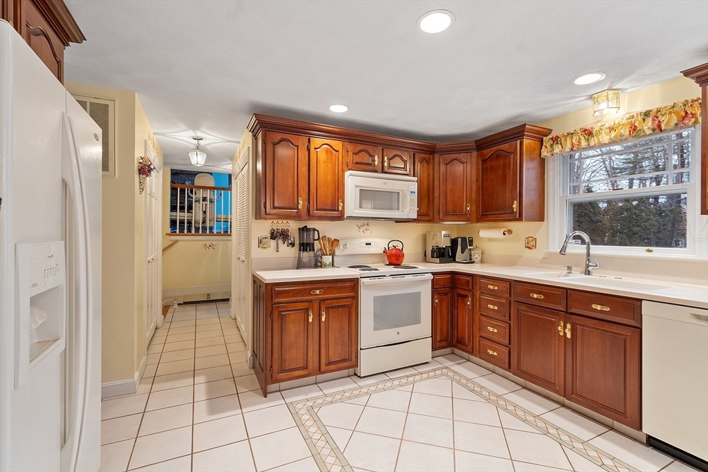 7 Ancient Rubbly Way Beverly, MA 01915 - Photo 9 of 41