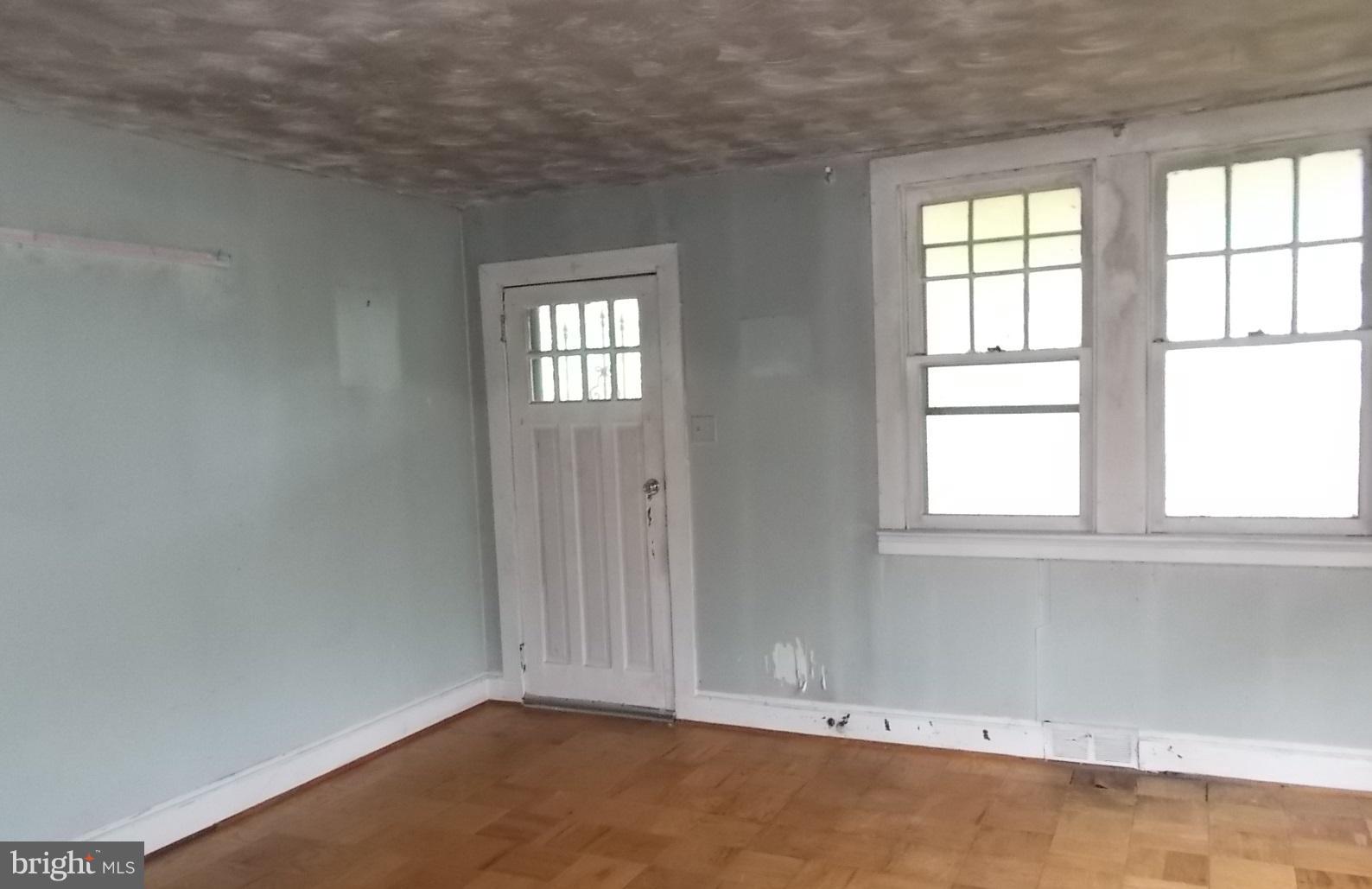 127 Jewell Road Dunkirk, MD 20754 - Photo 7 of 18 Living Room