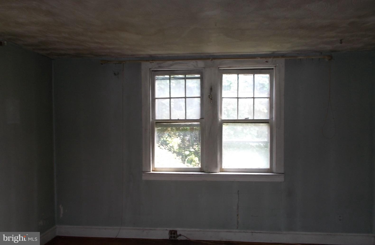 127 Jewell Road Dunkirk, MD 20754 - Photo 8 of 18 Living Room