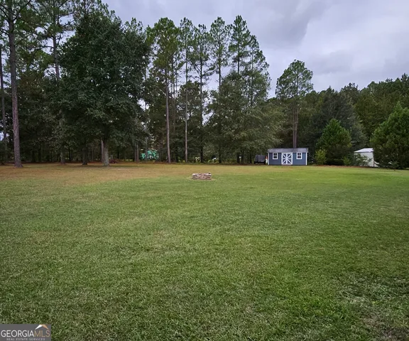a view of a backyard with plants