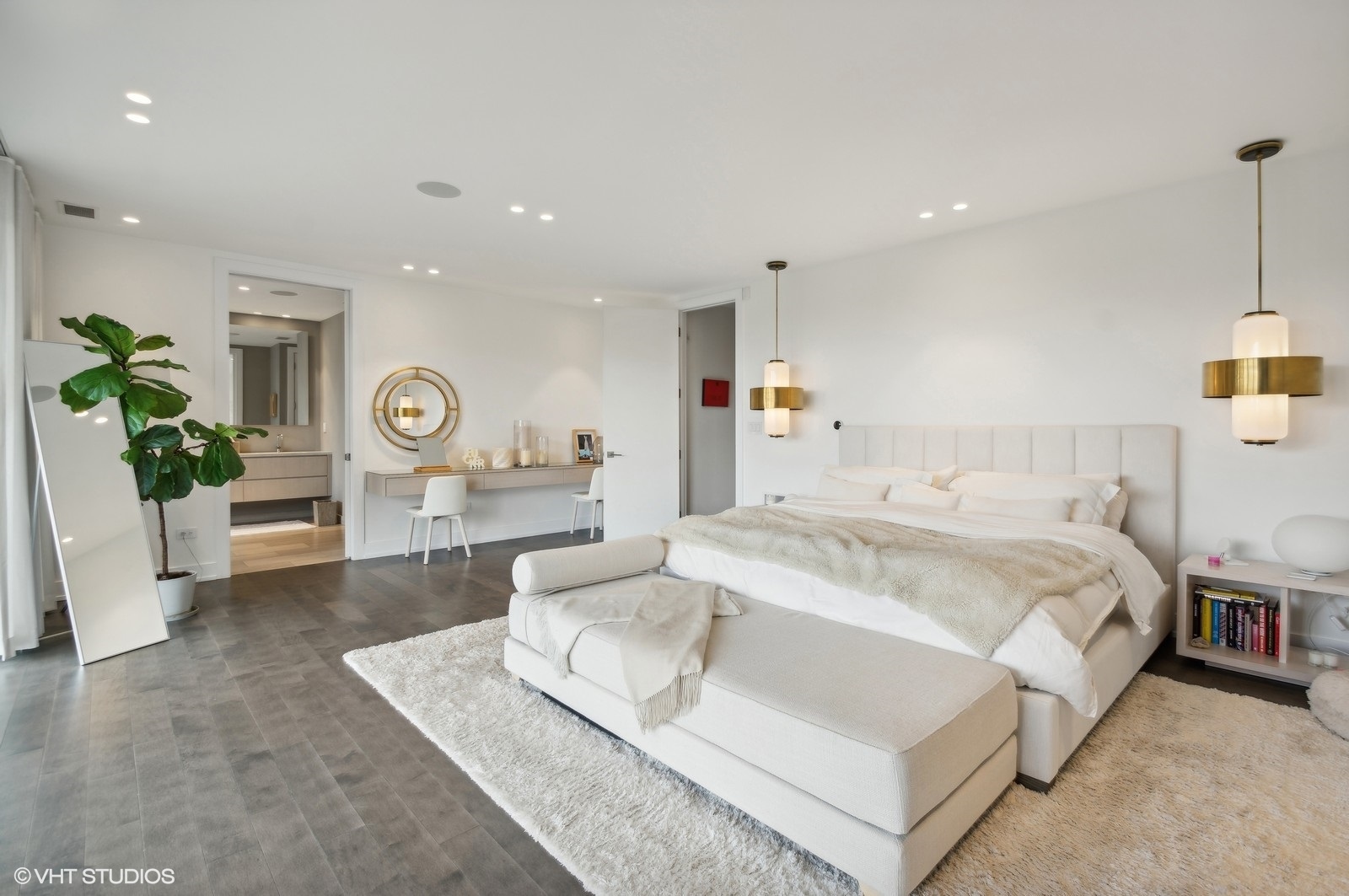 1625 North Burling Street, Unit 401 Chicago, IL 60614 - Photo 15 of 42 a spacious bedroom with a bed a couch and a potted plant