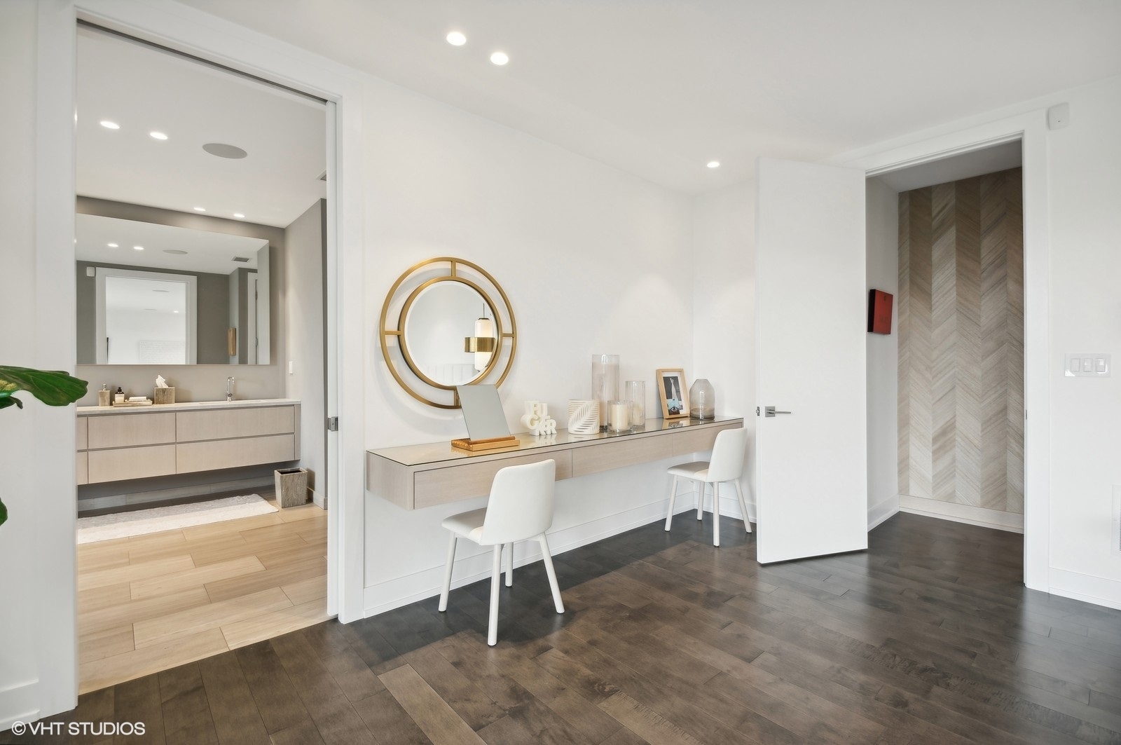 1625 North Burling Street, Unit 401 Chicago, IL 60614 - Photo 16 of 42 a view of a room with a table and chairs