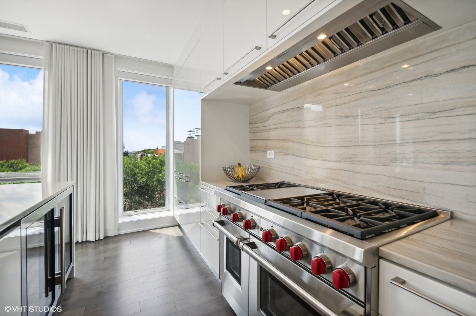1625 North Burling Street, Unit 401 Chicago, IL 60614 - Photo 9 of 42 a close view of stove top oven