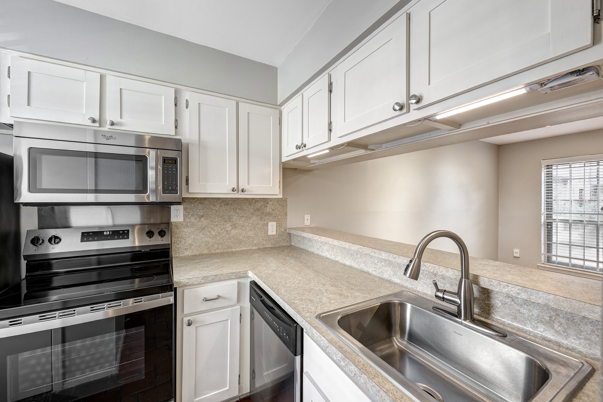 1205 Autrey Street, Unit 15 Houston, TX 77006 - Photo 6 of 11