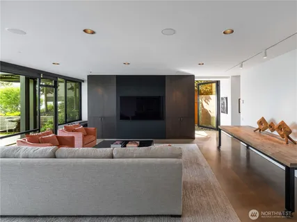 $9,800,000 | 3310 East Laurelhurst Drive Northeast, Seattle, WA 98105