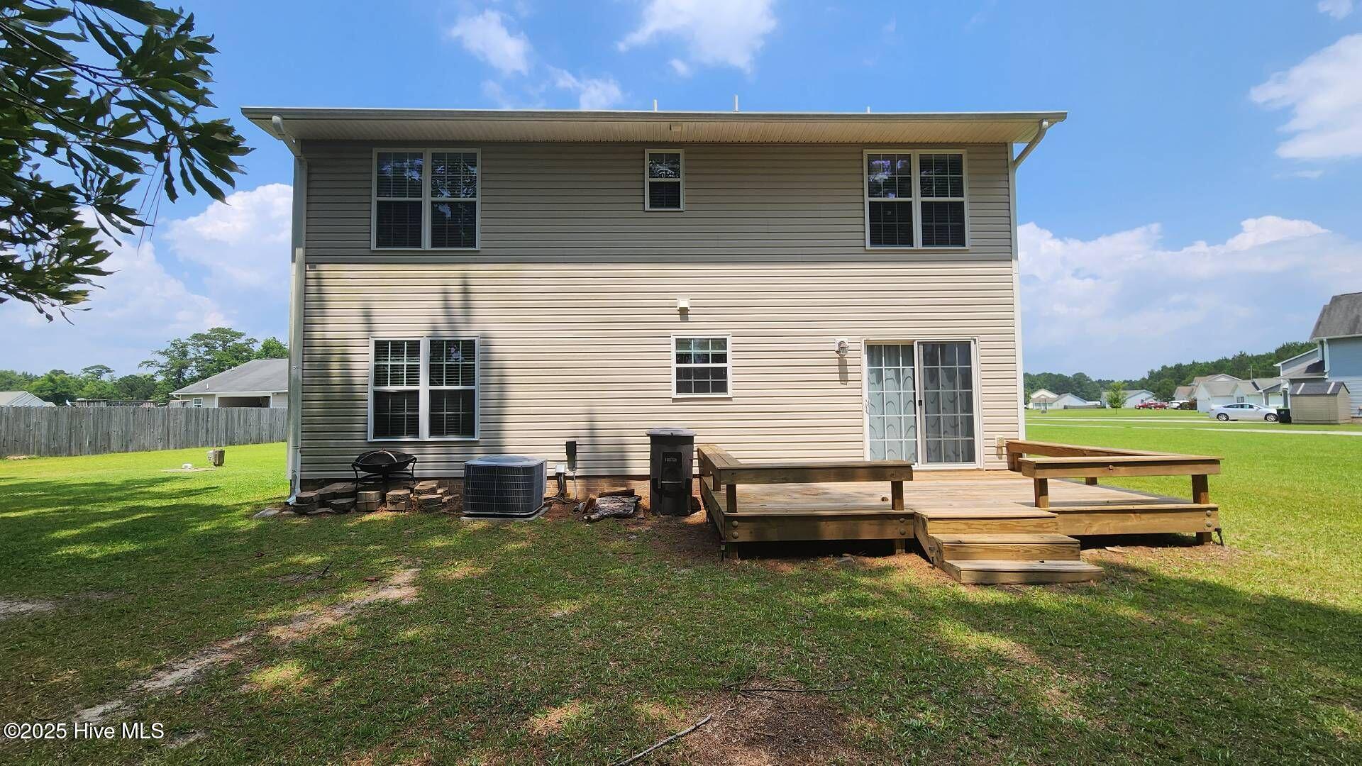 121 Mandy Lane Hubert, NC 28539 - Photo 3 of 39 1688071782226.JPEG