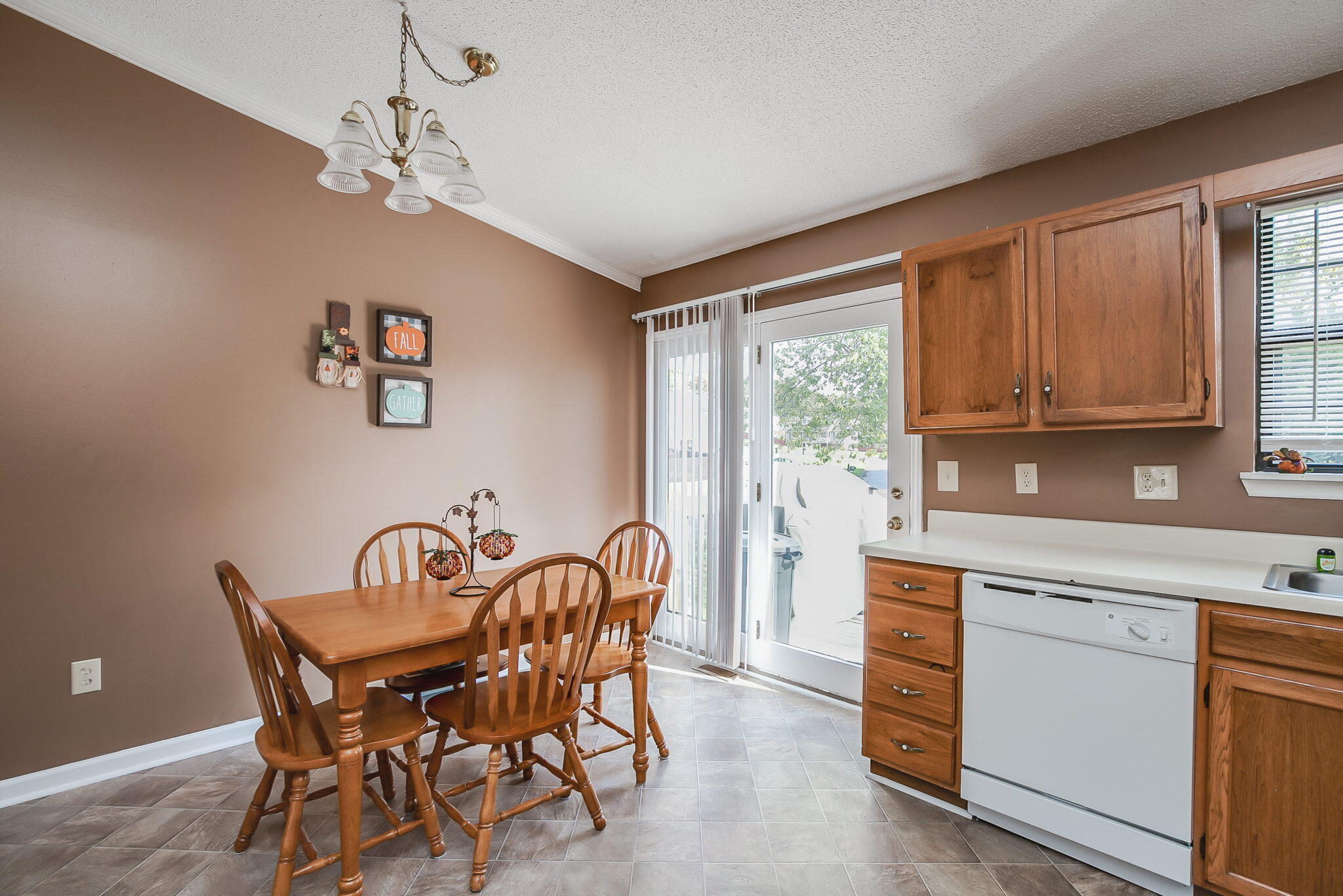 550 Oak Grove Road Gray, TN 37615 - Photo 13 of 32 13-web-or-mls-Oak Grove-13