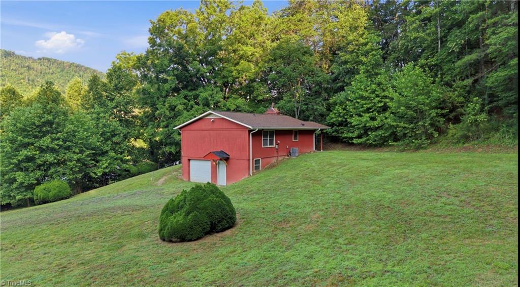 11526 Highway 421 Purlear, NC 28665 - Photo 43 of 45
