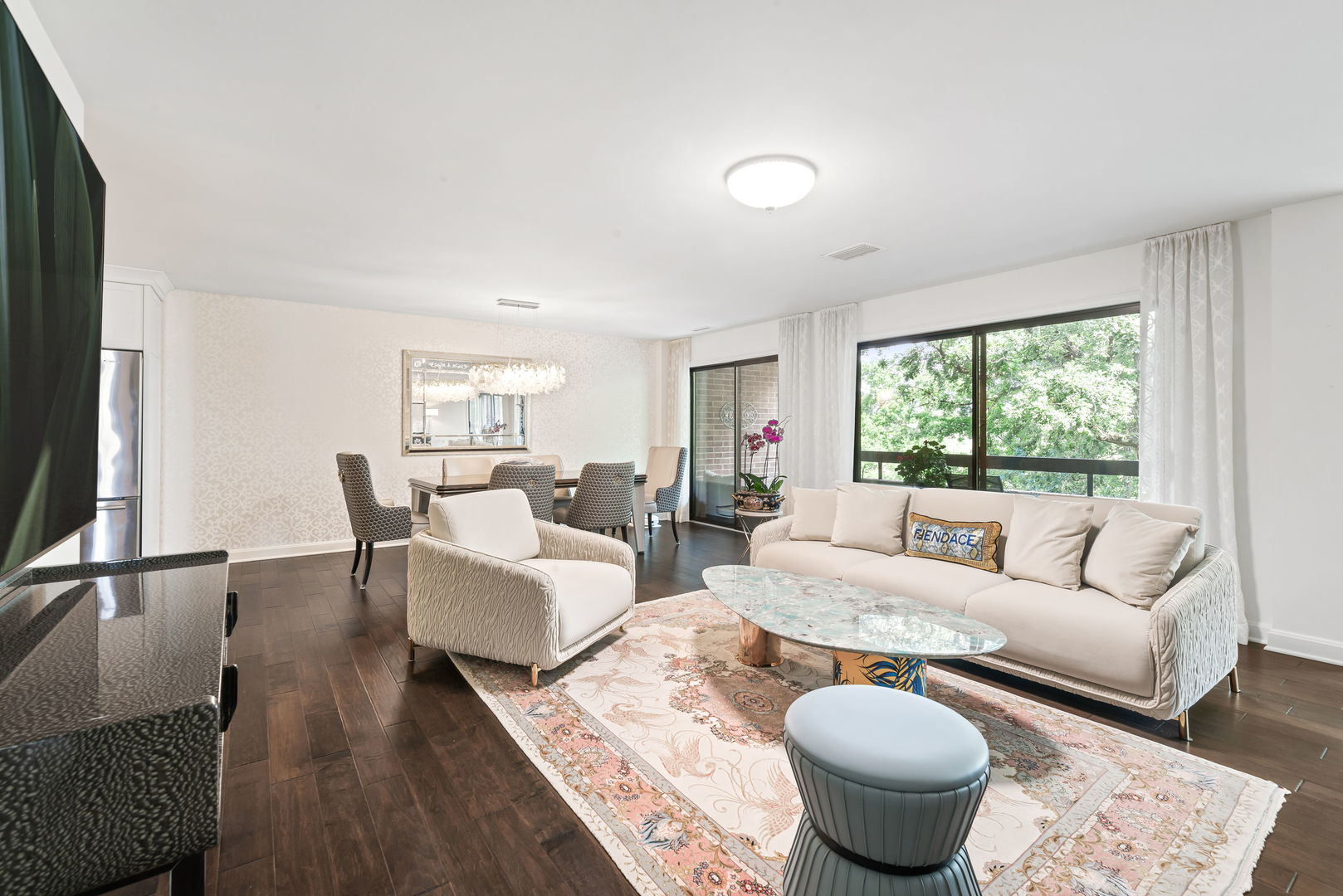 1409 Burr Oak Road, Unit 315A Hinsdale, IL 60521 - Photo 6 of 20 a living room with furniture a lamp and a table