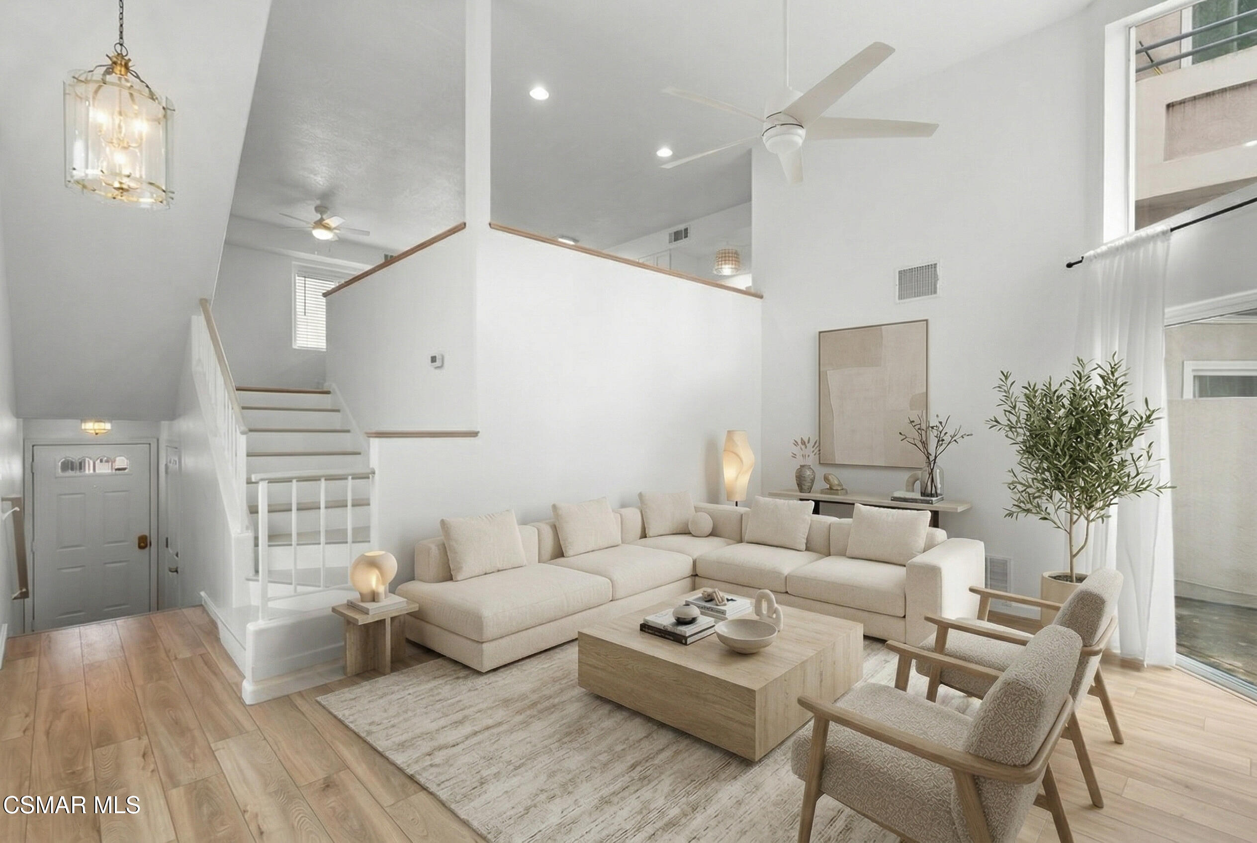 489 4th Place Port Hueneme, CA 93041 - Photo 12 of 34 Living room 2