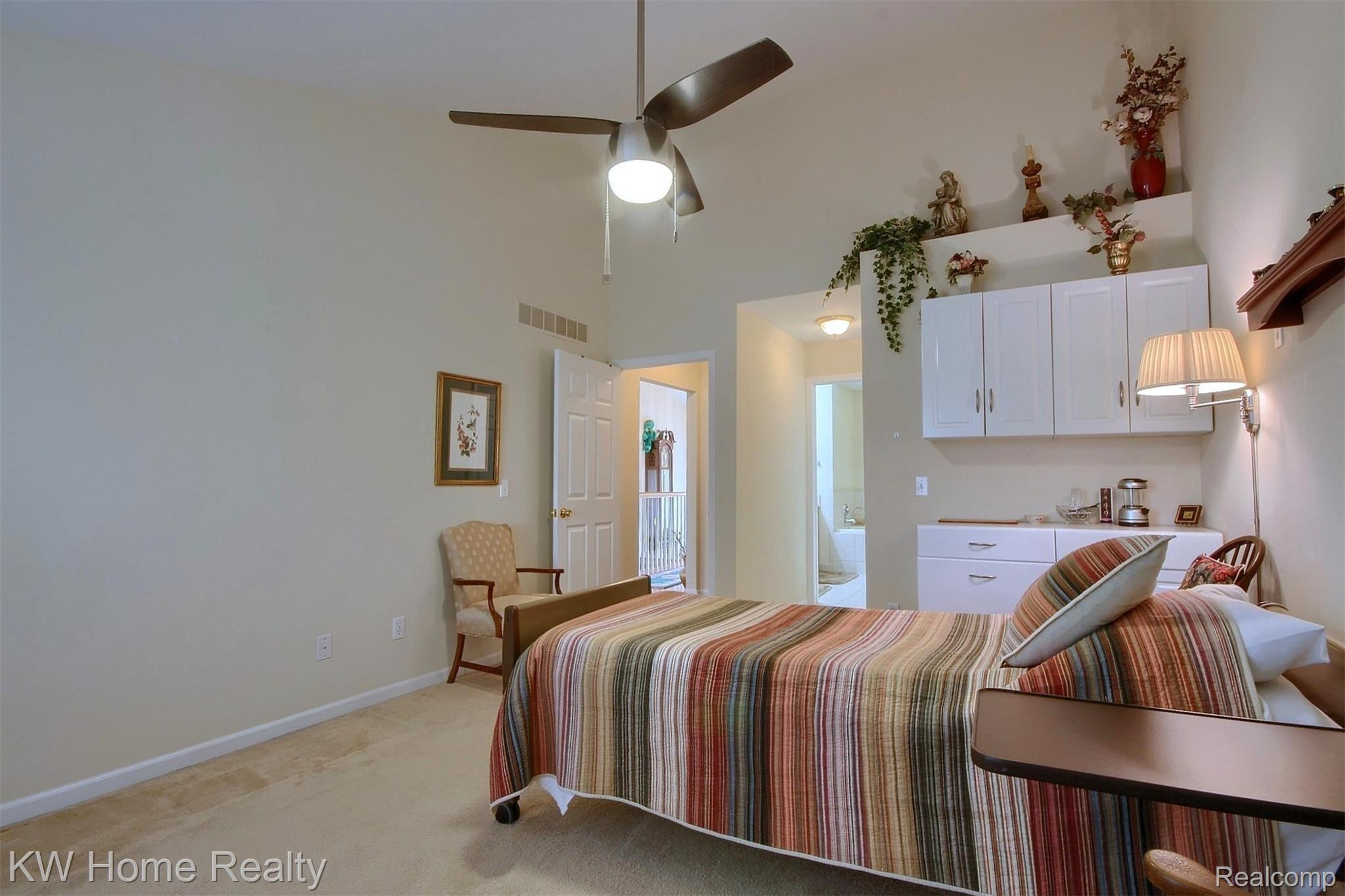 22441 Timber Ridge Court Trenton, MI 48183 - Photo 15 of 29 15-Master Bedroom 2nd View.jpg
