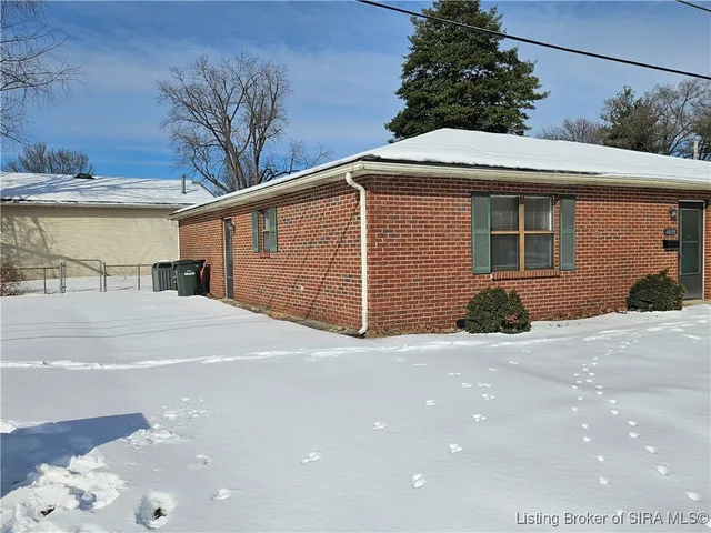 $995 | 1433 East 9th Street, Jeffersonville, IN 47130