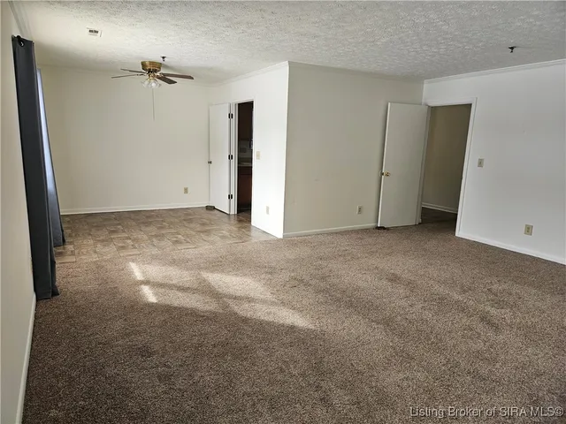 $995 | 1433 East 9th Street, Jeffersonville, IN 47130