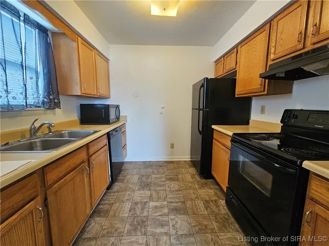 $995 | 1433 East 9th Street, Jeffersonville, IN 47130