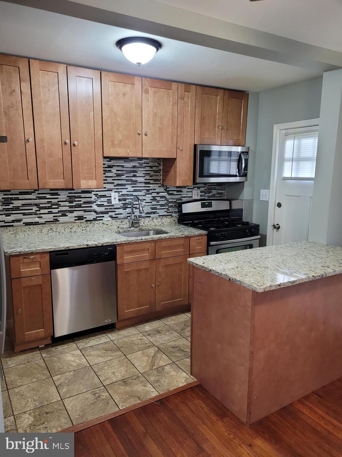 7564 Westfield Road Baltimore, MD 21222 - Photo 2 of 12 42" CABINETS, GRANITE COUNTERS