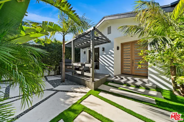 $11,500 | 355 South Sycamore Avenue, Los Angeles, CA 90036