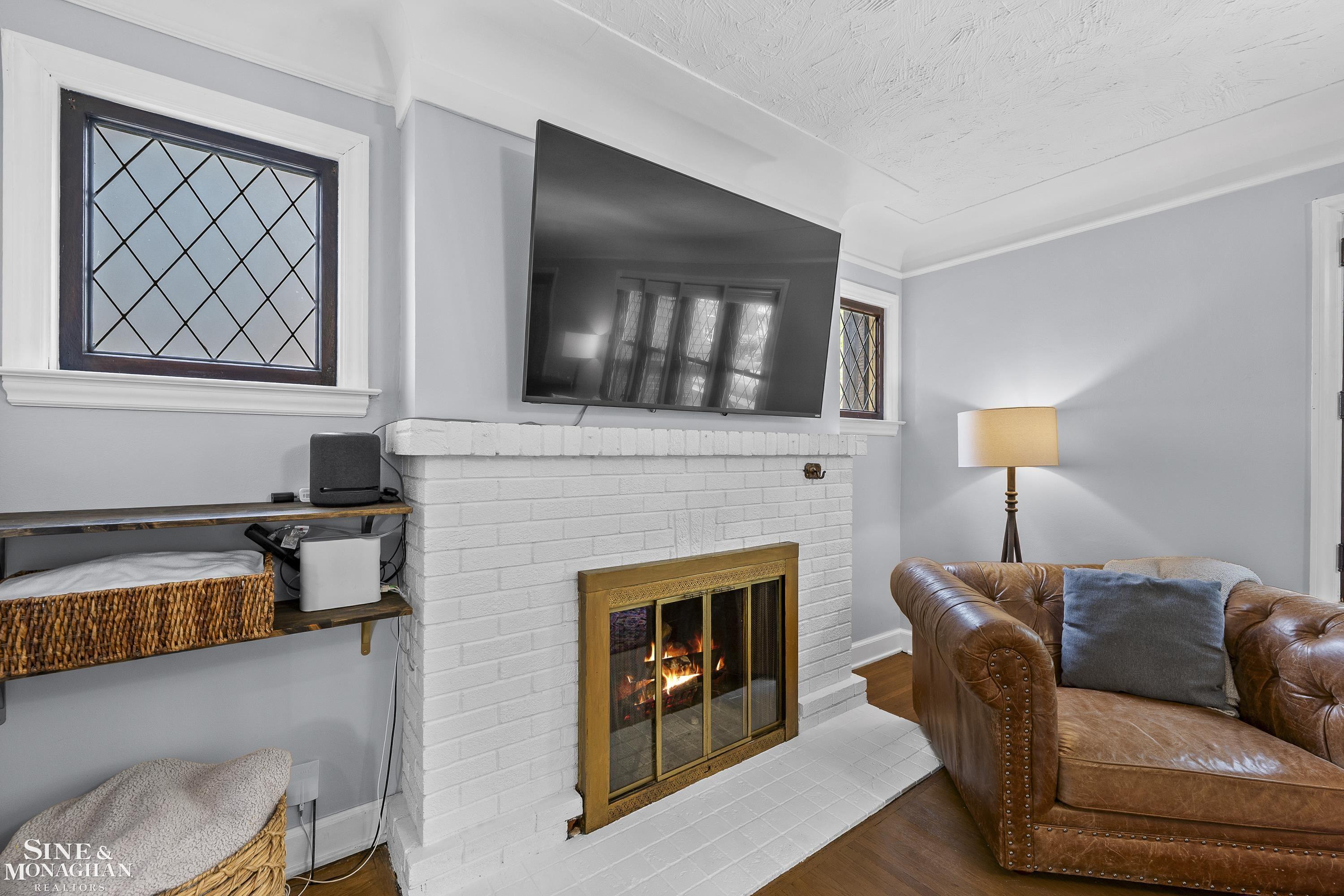 1231 Grayton Street Grosse Pointe, MI 48230 - Photo 5 of 53 50209299-fccfe0a2-c812-4cb0-8cab-e45ddc959d3b.JPG