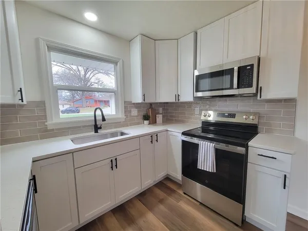 $300,000 | 10413 East 65th Street, Raytown, MO 64133