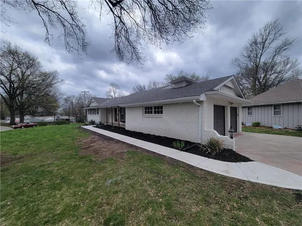 $300,000 | 10413 East 65th Street, Raytown, MO 64133