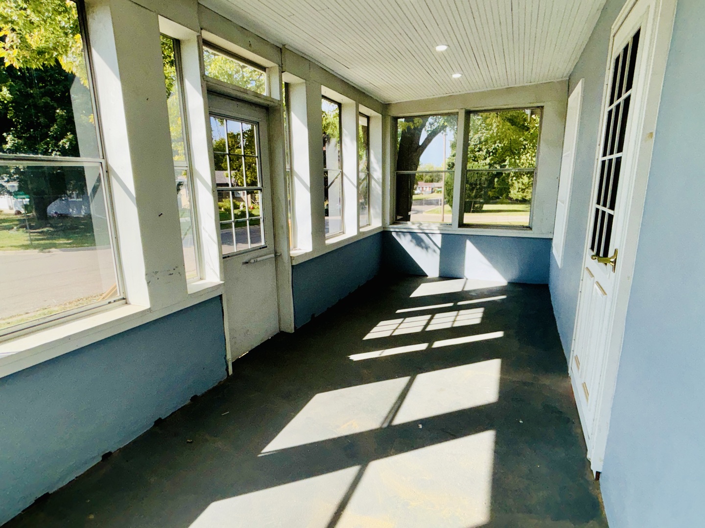 1002 Adams Street Ottawa, IL 61350 - Photo 3 of 14 a living room with furniture and large window