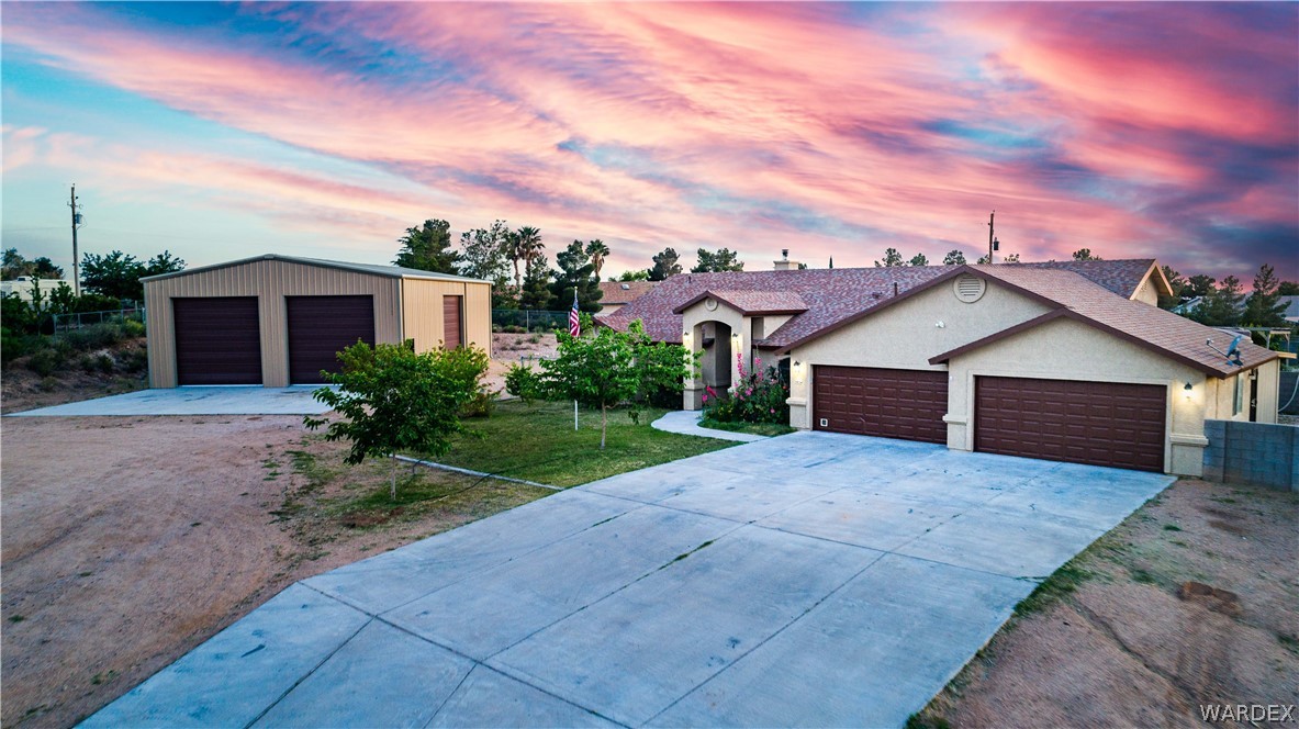 3834 Packsaddle Road Kingman, AZ 86401 - Photo 1 of 100 Gallery Image 1