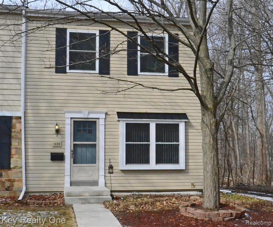 930 Little Hill Court Rochester Hills, MI 48307 - Photo 1 of 22
