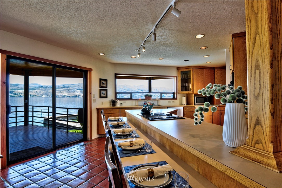 502 South Lakeshore Road Chelan, WA 98816 - Photo 12 of 25 Gallery Image 12