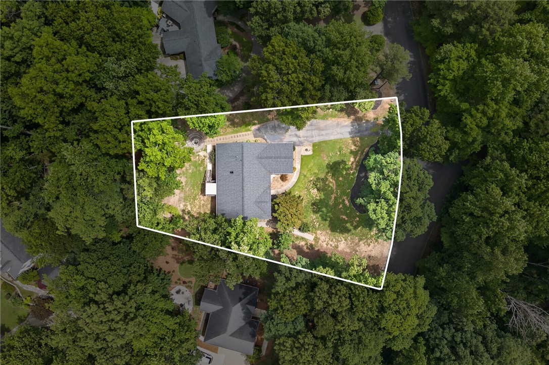 136 Loran Pointe Circle Seneca, SC 29672 - Photo 47 of 50 An aerial perspective reveals a private residence nestled amidst verdant landscaping and mature trees, featuring a paved driveway.