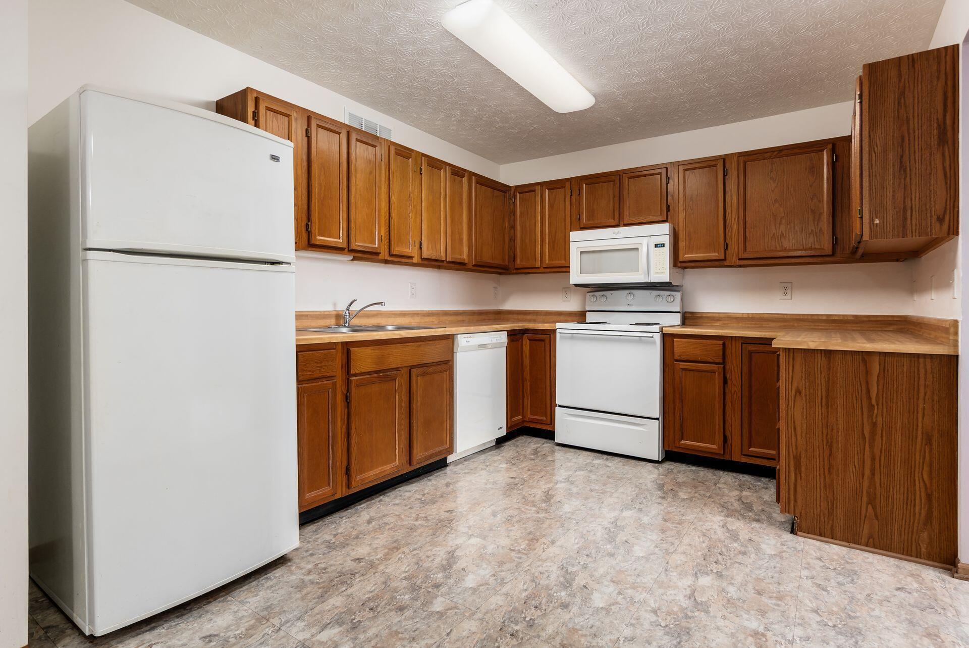 5885 Beechcroft Road, Unit 306 Columbus, OH 43229 - Photo 12 of 33 011_970_i 5885 Beechcroft 051