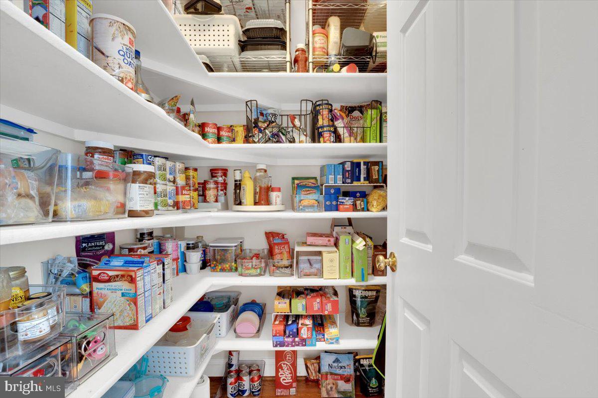16886 Ivandale Road Hamilton, VA 20158 - Photo 15 of 68 Butler's Pantry