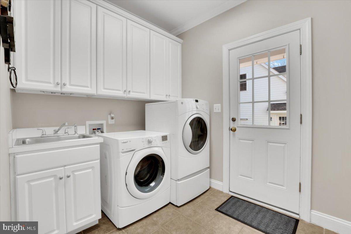 16886 Ivandale Road Hamilton, VA 20158 - Photo 16 of 68 Mud-Room/Laundry