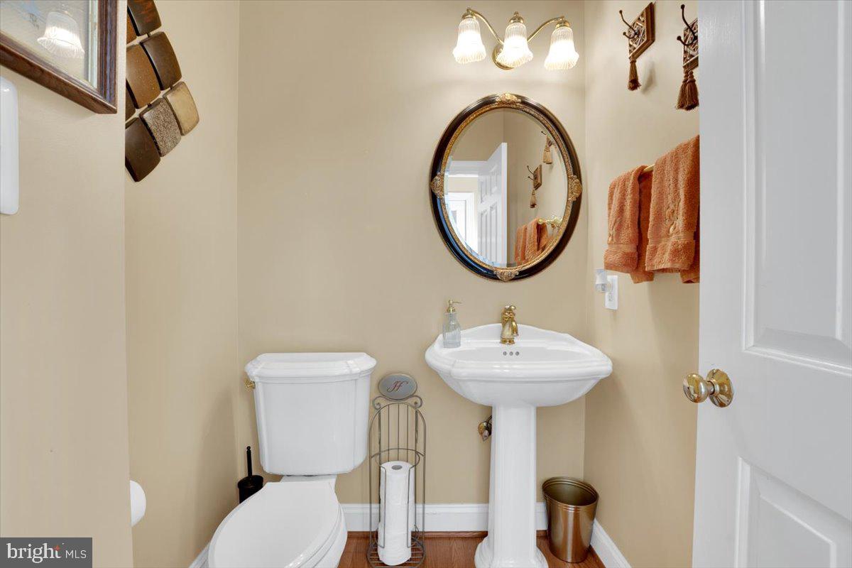 16886 Ivandale Road Hamilton, VA 20158 - Photo 29 of 68 Powder Room