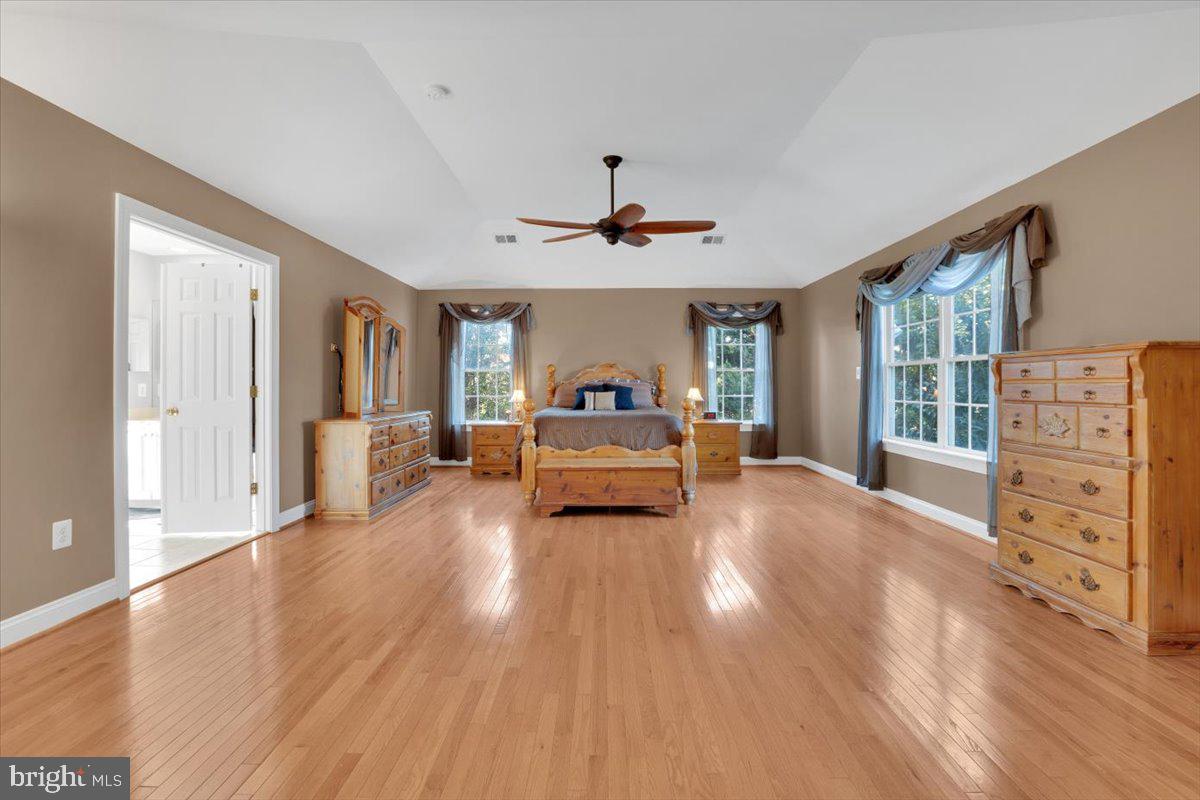 16886 Ivandale Road Hamilton, VA 20158 - Photo 30 of 68 Primary Bedroom
